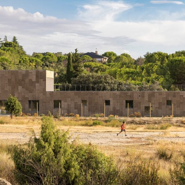 Estudio Albar завершает строительство пробкового дома с видом на национальный парк в Испании