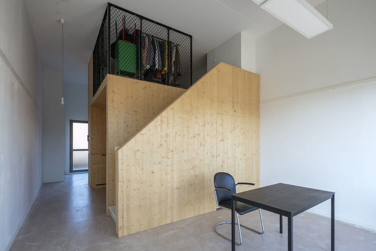 Lieven Zuidblok Apartments / Eden District - Фотография интерьера, стол, стул