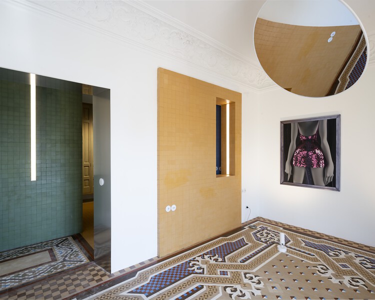 Галерея Дома на Гран Виа, Гранада / Аннона + Ана Фриас - Фотография интерьера, окна