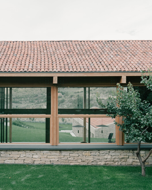 Частный Дом в Твалади / NS Studio - Фото экстерьера, окна, фасад