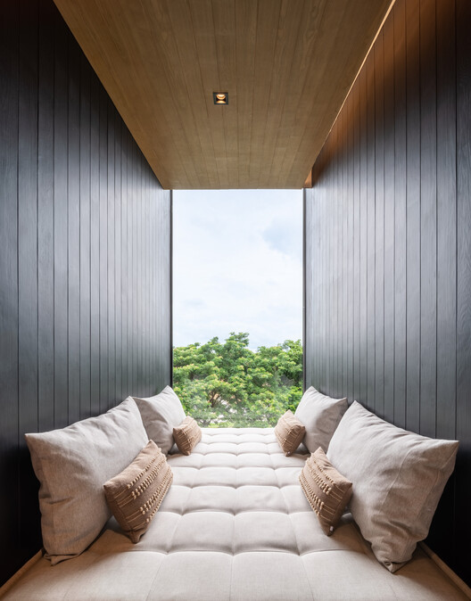 Riva Vista Riverfront Resort / IDIN Architects — Фотография интерьера, спальня, кровать