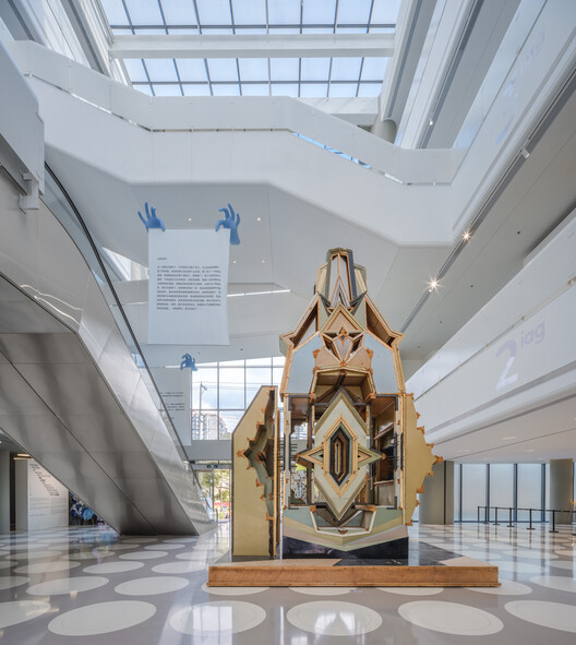 Шанхайский художественный музей IAG / BE Design – Фотография интерьера, лестницы, колонны
