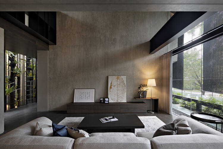 CASA A / Wahana Architects — Фотография интерьера, окна, балки