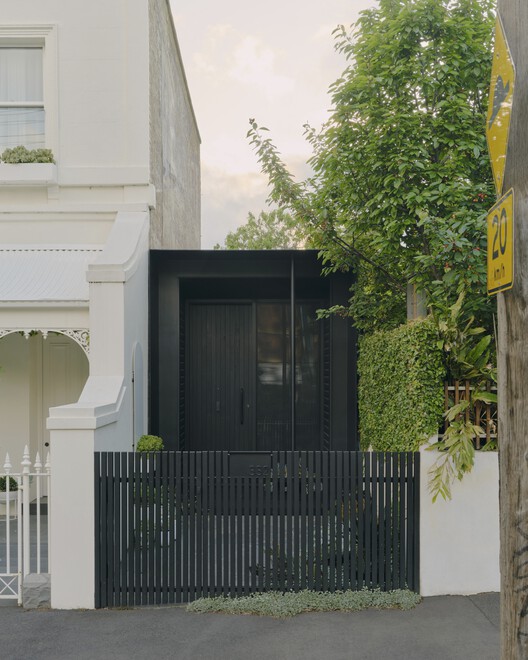 Дом Фицрой-Лейнвей / Архитектор Эндрю Чайлда — фотография экстерьера, фасад, окна