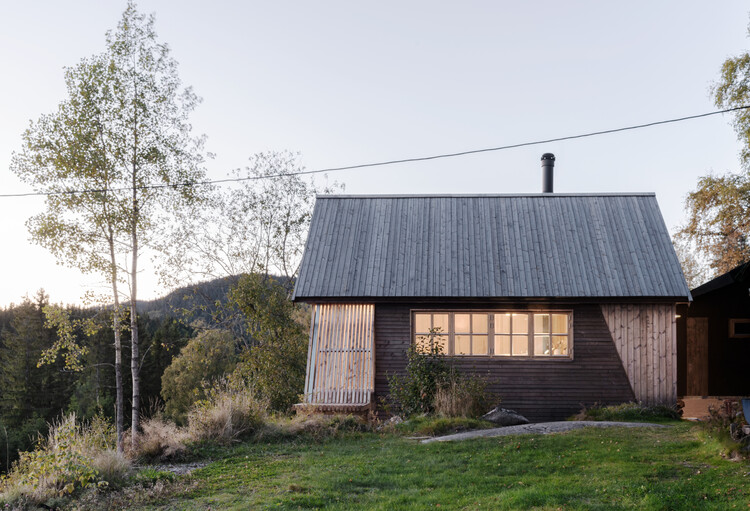 Хижина Nordmarka / Rever & Drage Architects - Фотография экстерьера, окна, лес