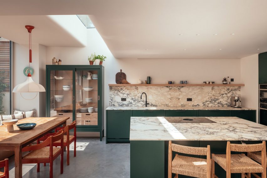 Интерьер кухни лондонского дома от Oliver Leech Architects