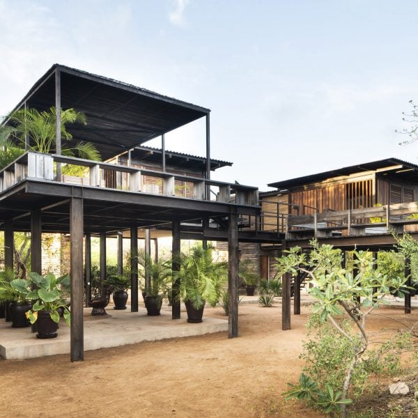 Дом Falcon House в Кении, спроектированный PAT, со спальнями на возвышении
