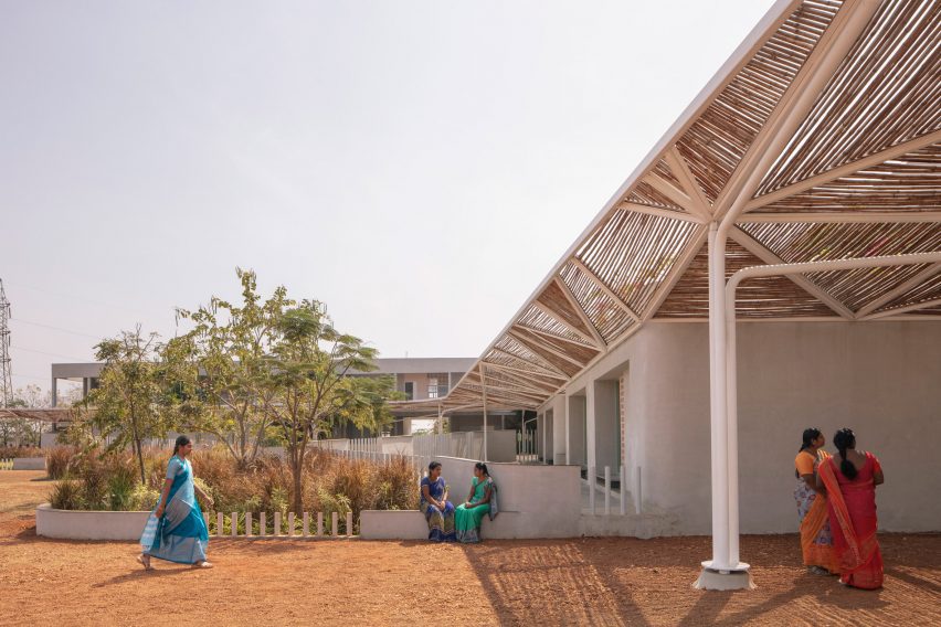 Внешний вид сельской школы Таларичеруву в Индии