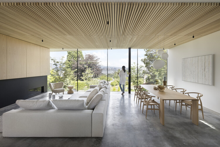 Yield House / Splyce Design — Фотография интерьера, диван, стол, стул