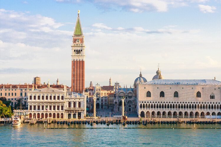 Венеция запускает входные билеты для борьбы с чрезмерным туризмом во время пиковых выходных – изображение 3 из 5