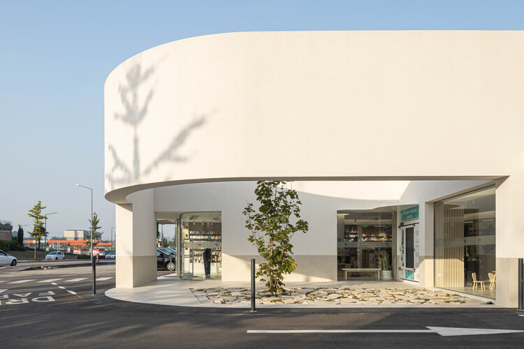 Аптека Девеса / Tsou Arquitectos - Экстерьерная фотография, фасад