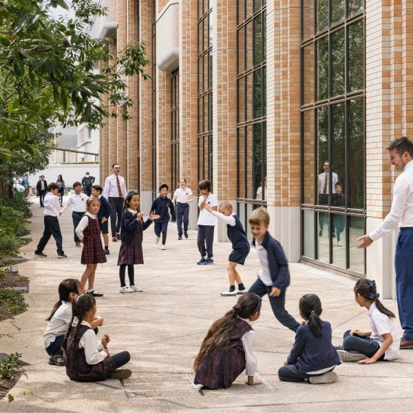 Heatherwick Studio завершает Британскую школу в Токио