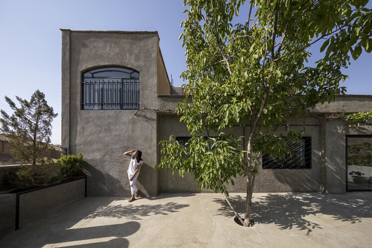 Недостроенный дом / Бабак Абнар — фотография экстерьера