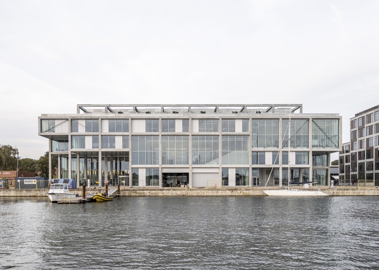 Свендборгская международная морская академия / CF Møller + EFFEKT - Фотография экстерьера, набережная, окна, фасад