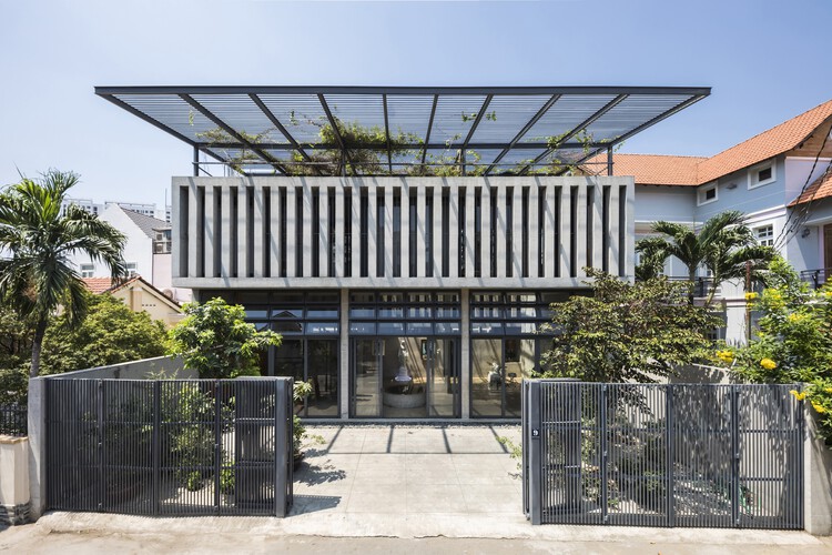 Тихий дом в Сайгоне / Cong Sinh Architects — фотография экстерьера