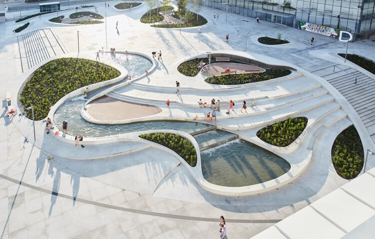 Вода в общественных местах: 15 городских проектов, в дизайне которых учитываются водные ресурсы — Изображение 22 из 22