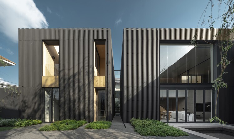 Warmblack House / Greenbox Design - Экстерьерная фотография, фасад