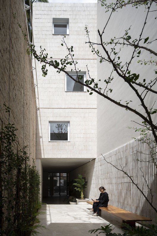 Офис и выставочный зал Niceto / Ана Смуд и Дэниел Зельцер + Камила Джалифе — фотография экстерьера, фасада
