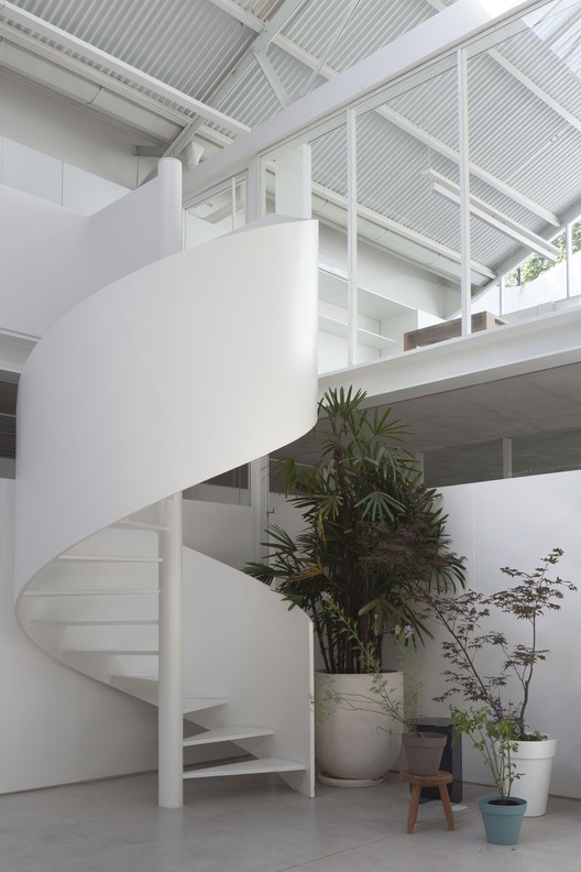 Офис и выставочный зал Niceto / Ана Смуд и Дэниел Зельцер + Камила Джалифе — фотография интерьера, лестница