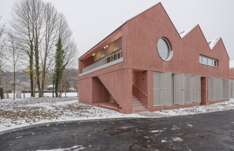 Частная клиника в Анифе / Steiner Architecture - Экстерьерная фотография, окна