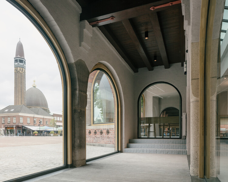 Музей обуви Шёненквартье / Civic Architects - Фотография интерьера, фасад, окна, аркада, арка, колонна