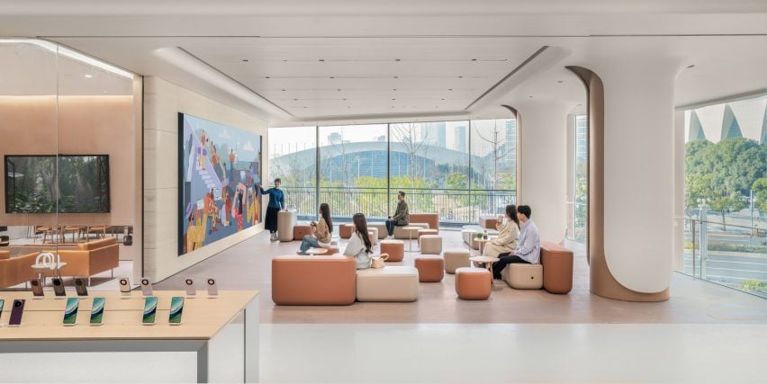 Открытые места для собраний во флагманском магазине UNStudio Huawei в Шанхае