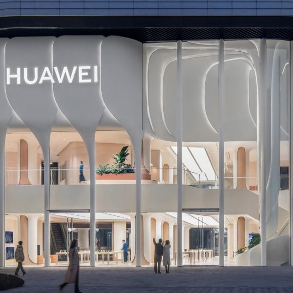 UNStudio представляет флагманский магазин Huawei с фасадом в форме лепестка