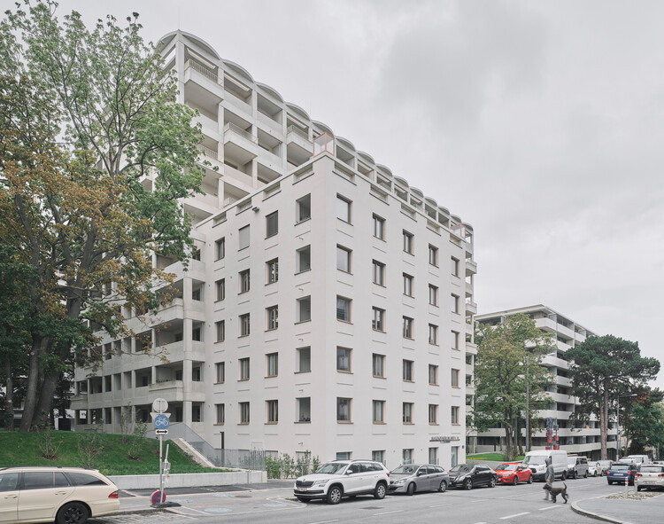 Социальное жилье на Лейзерштрассе Вена / O&O Baukunst + Gangoly & Kristiner Architekten - Фотография экстерьера, окон, фасада