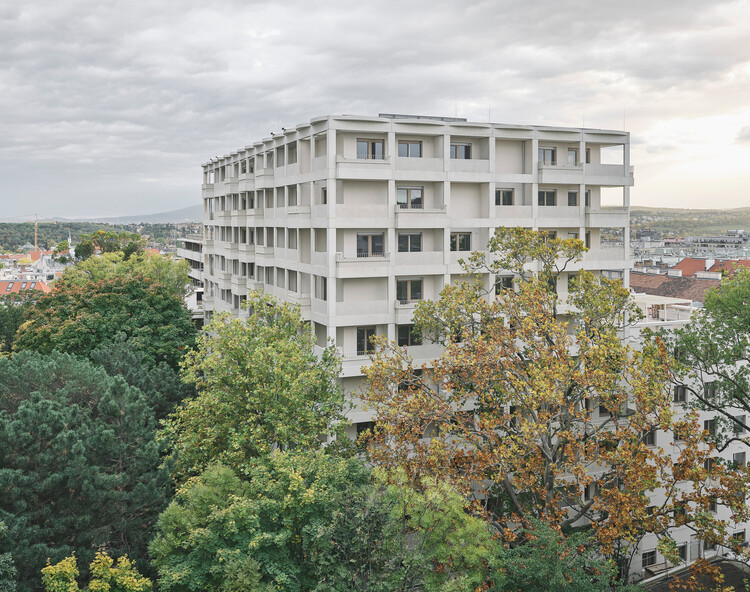 Социальное жилье на Лейзерштрассе Вена / O&O Baukunst + Gangoly & Kristiner Architekten - Фотография экстерьера, окон, фасада