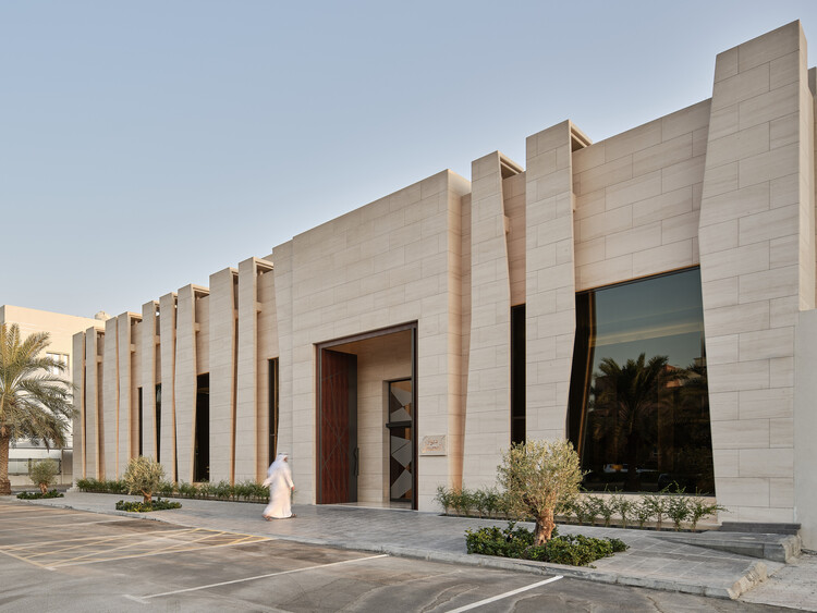 AlOsami Divaniya / ILLUMINATE дизайн + строительство - Фотография экстерьера, фасад