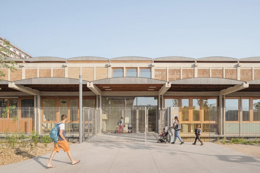 Школа в Лионе в переоборудованном рыночном здании от Vurpas Architectes