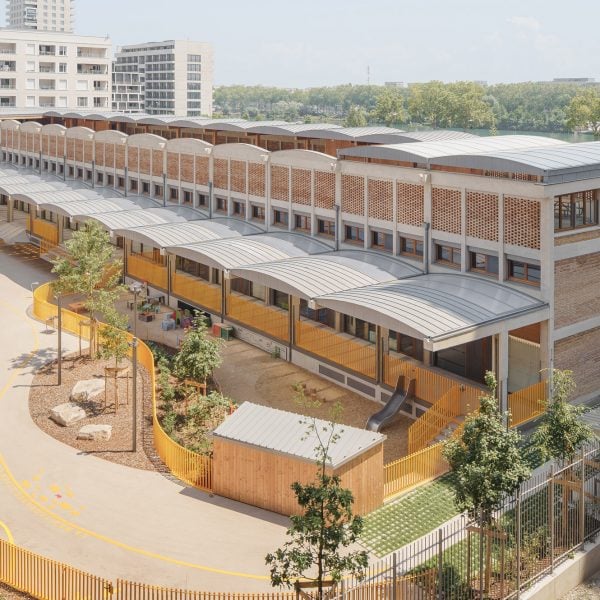 Vurpas Architectes превращает французский рынок в школу Эжени Бразье