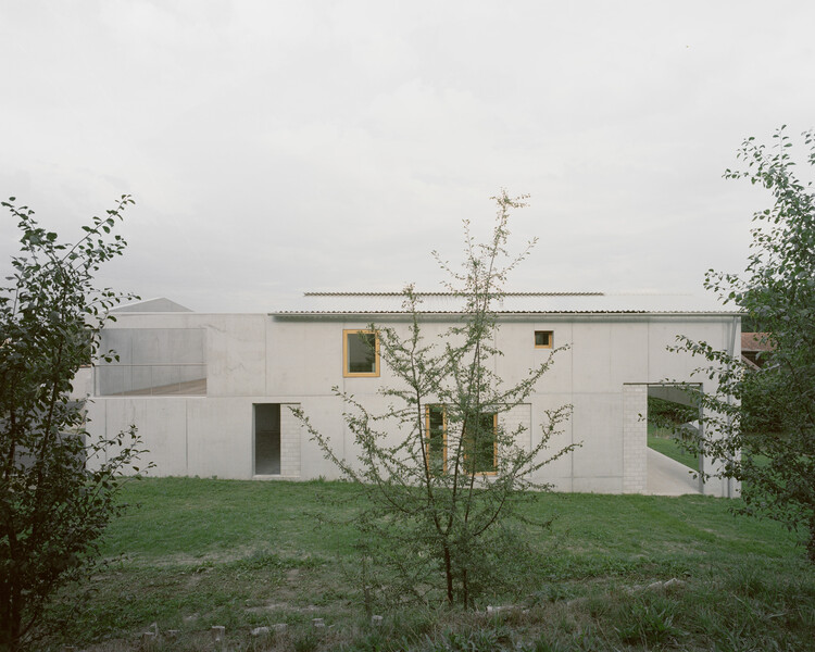 Дом в Вюиссенсе / Deschenaux Architects - Фотография экстерьера, окна