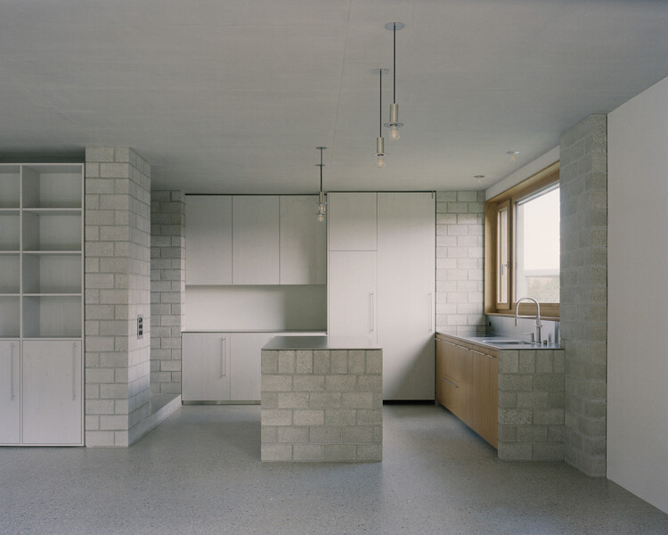 Дом в Вюиссенсе / Deschenaux Architects - Фотография интерьера, кухня