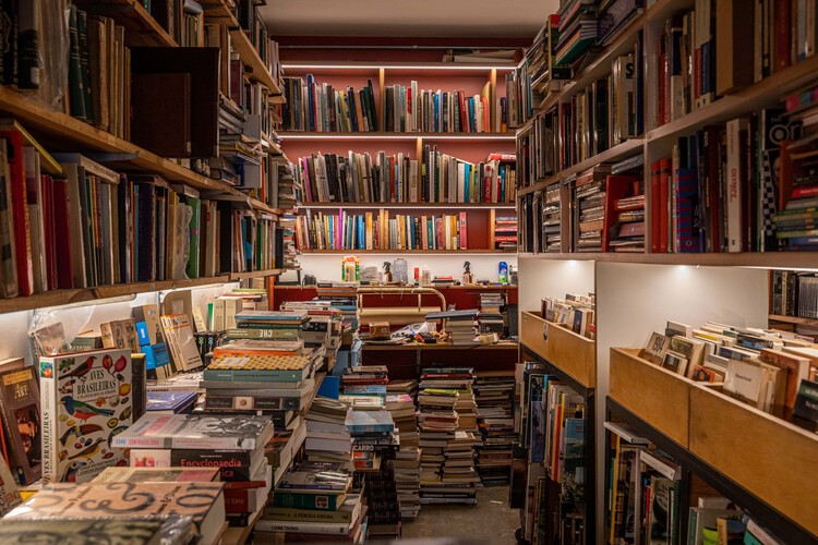 Книжный магазин Извините за пыль / Nitsche Arquitetos - Фотография интерьера, шкаф, стеллажи