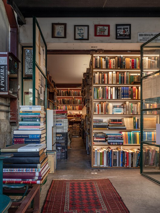Книжный магазин Извините за пыль / Nitsche Arquitetos - Фотография интерьера, шкаф, стеллажи