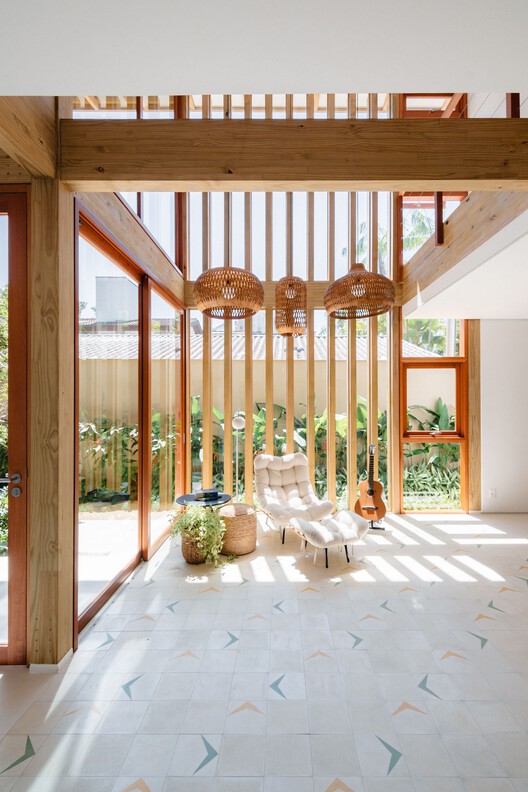 Дом в Жукеи / Lucio Fleury Arquitetura - Фотография интерьера, балка, колонна