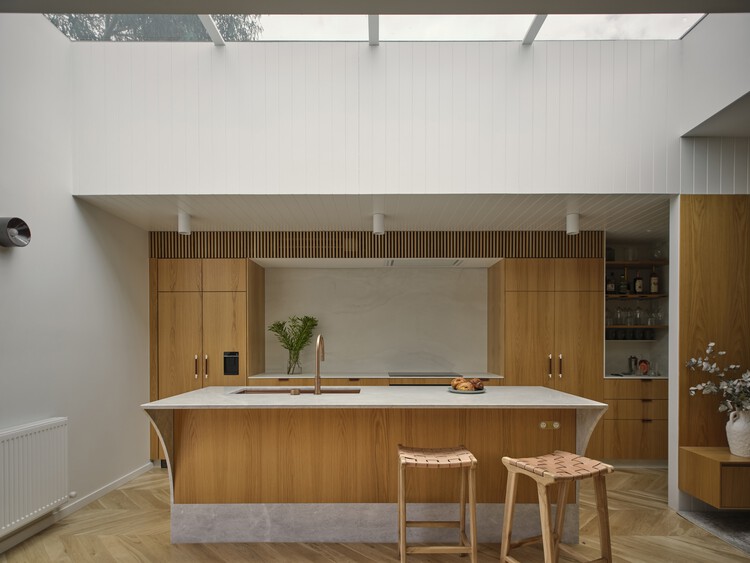 Зигзаг Дом / Дэн Гейфер Дизайн - Фотография интерьера, кухни, стола