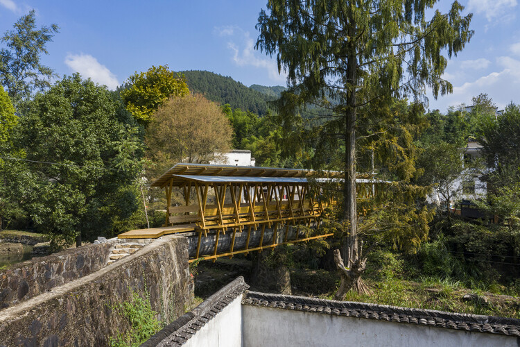 FW JI·Крытый мост на акведуке / IARA – фотография экстерьера, лес