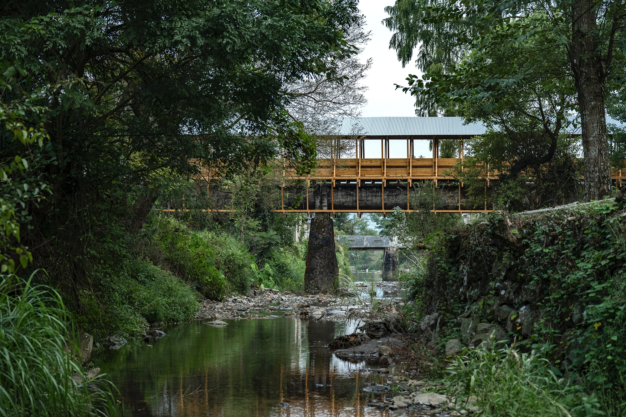 FW JI·Крытый мост на акведуке / IARA