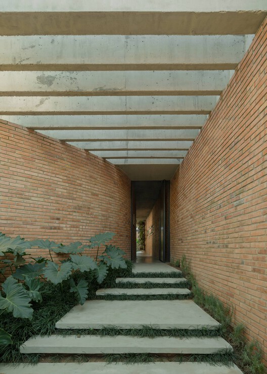 ME House / Equipo de Arquitectura - Фотография интерьера, лестница, кирпич