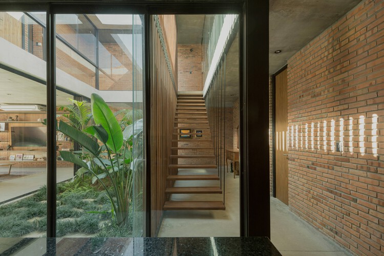 ME House / Equipo de Arquitectura - Фотография интерьера, лестницы, фасада