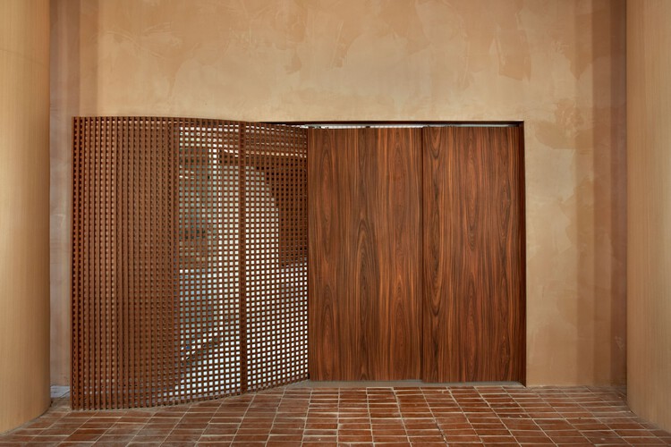 Лофт (In)Terno / Ticiane Lima Arquitetura & Interiores - Фотография интерьера, двери, окна