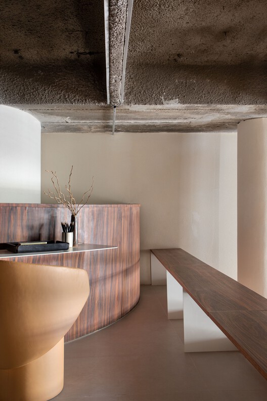 Лофт (In)Terno / Ticiane Lima Arquitetura & Interiores - Фотография интерьера, кухня, балка