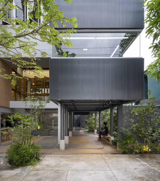 Офис PROUD / BodinChapa Architects - Экстерьерная фотография, фасад, сад, двор