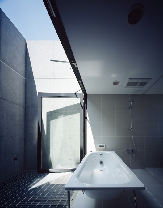 30 открытых ванных комнат: объединение бриза и природы в личном пространстве — изображение 30 из 37