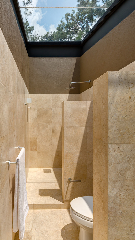 30 открытых ванных комнат: объединение бриза и природы в личном пространстве — изображение 27 из 37