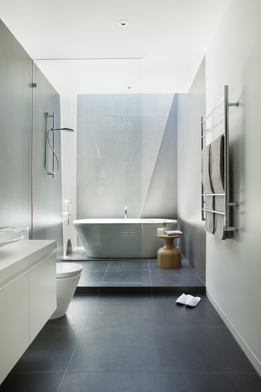 30 открытых ванных комнат: объединение бриза и природы в личном пространстве — изображение 33 из 37