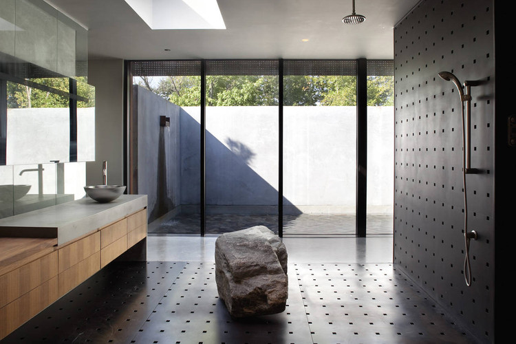 30 открытых ванных комнат: объединение бриза и природы в личном пространстве — изображение 23 из 37