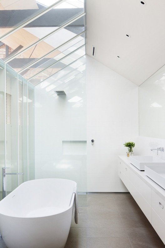 30 открытых ванных комнат: объединение бриза и природы в личном пространстве — изображение 17 из 37